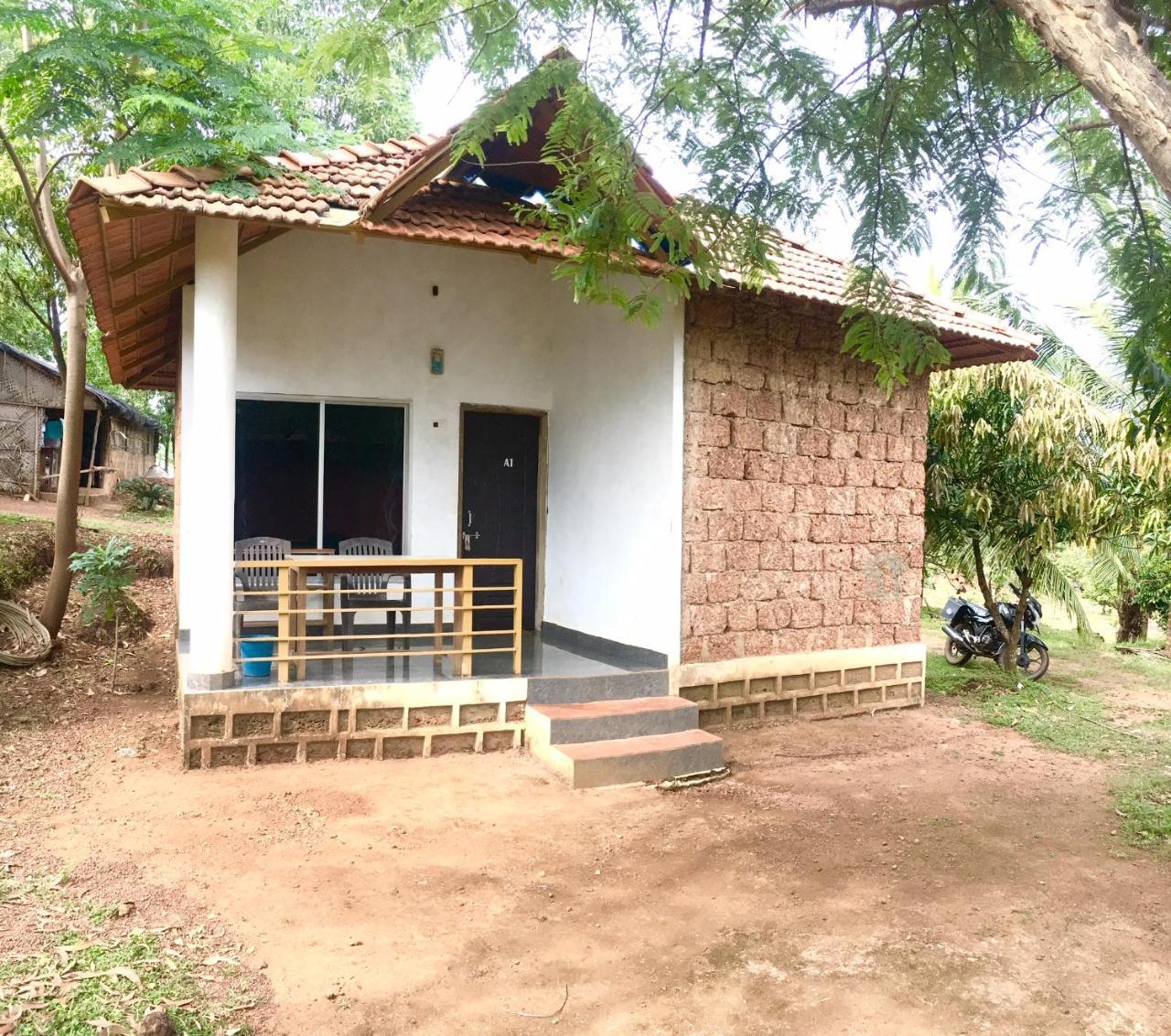 White Elephant Restaurant & Cottages Gokarna Gokarna  Exterior foto